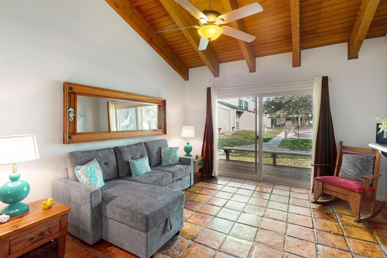 Fulton Beach Condos ロックポート 部屋 写真
