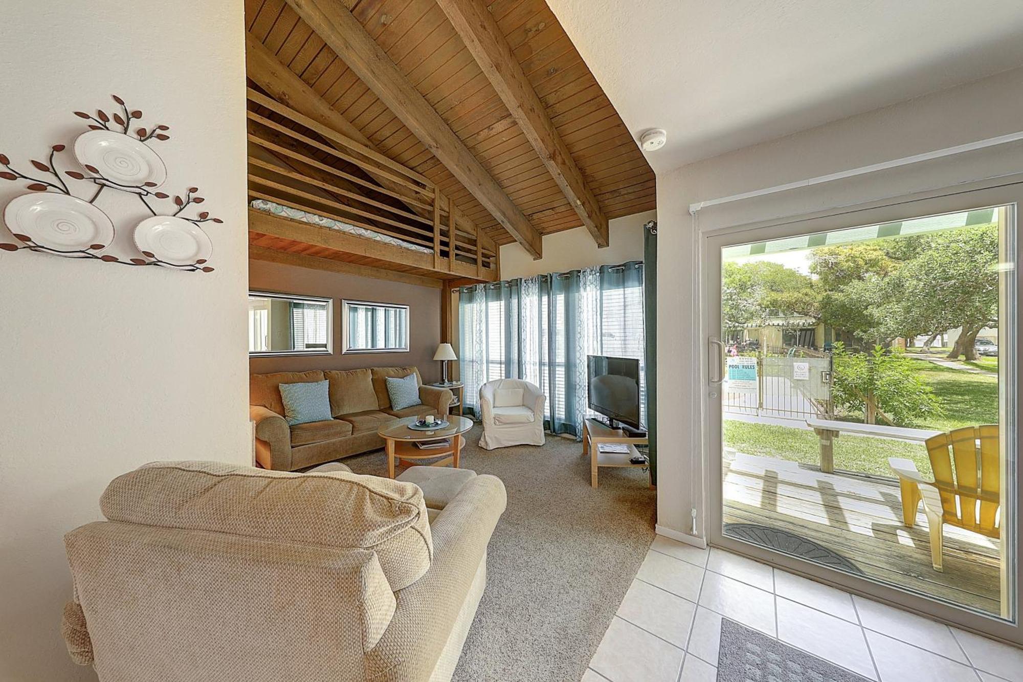 Fulton Beach Condos ロックポート 部屋 写真