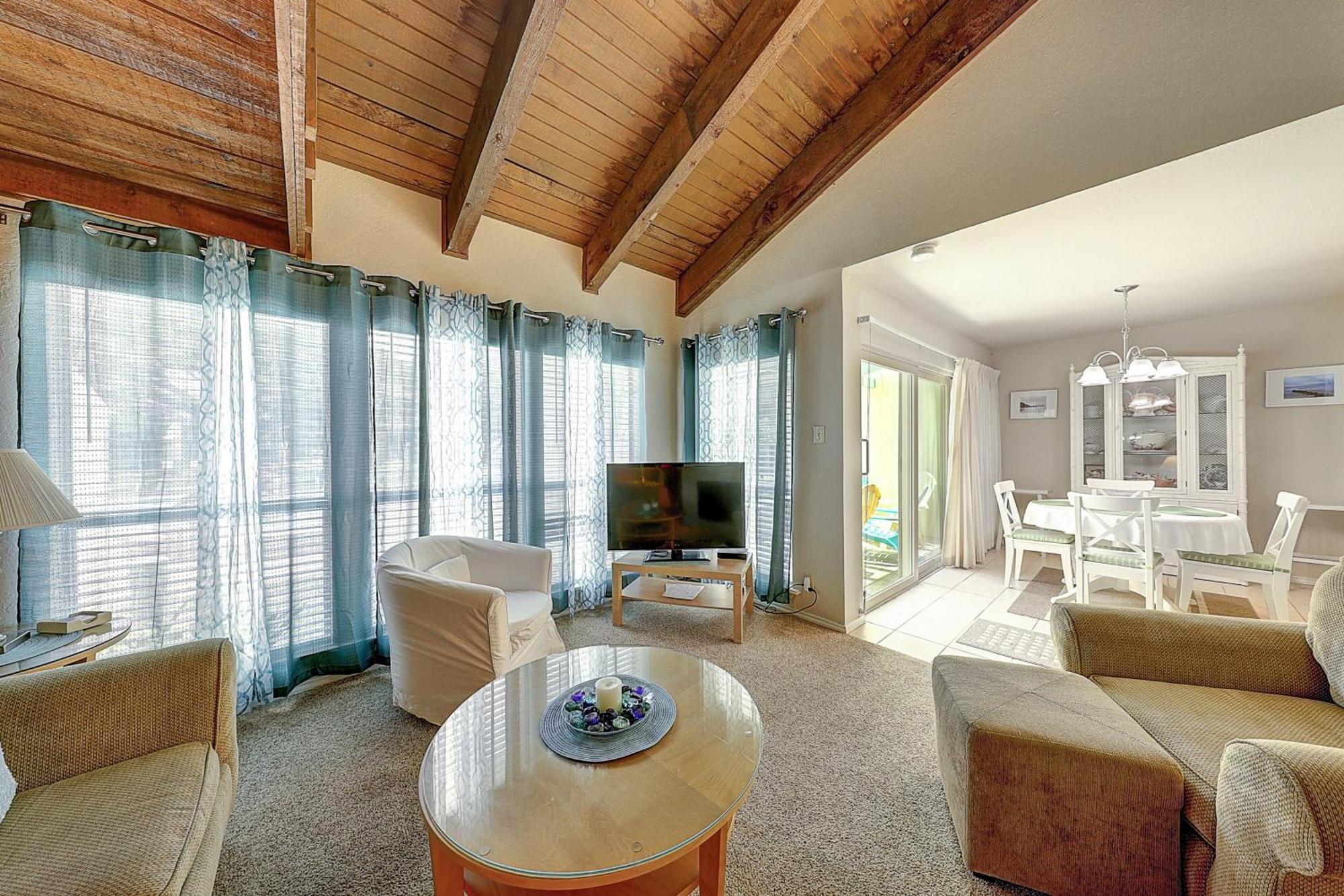 Fulton Beach Condos ロックポート 部屋 写真