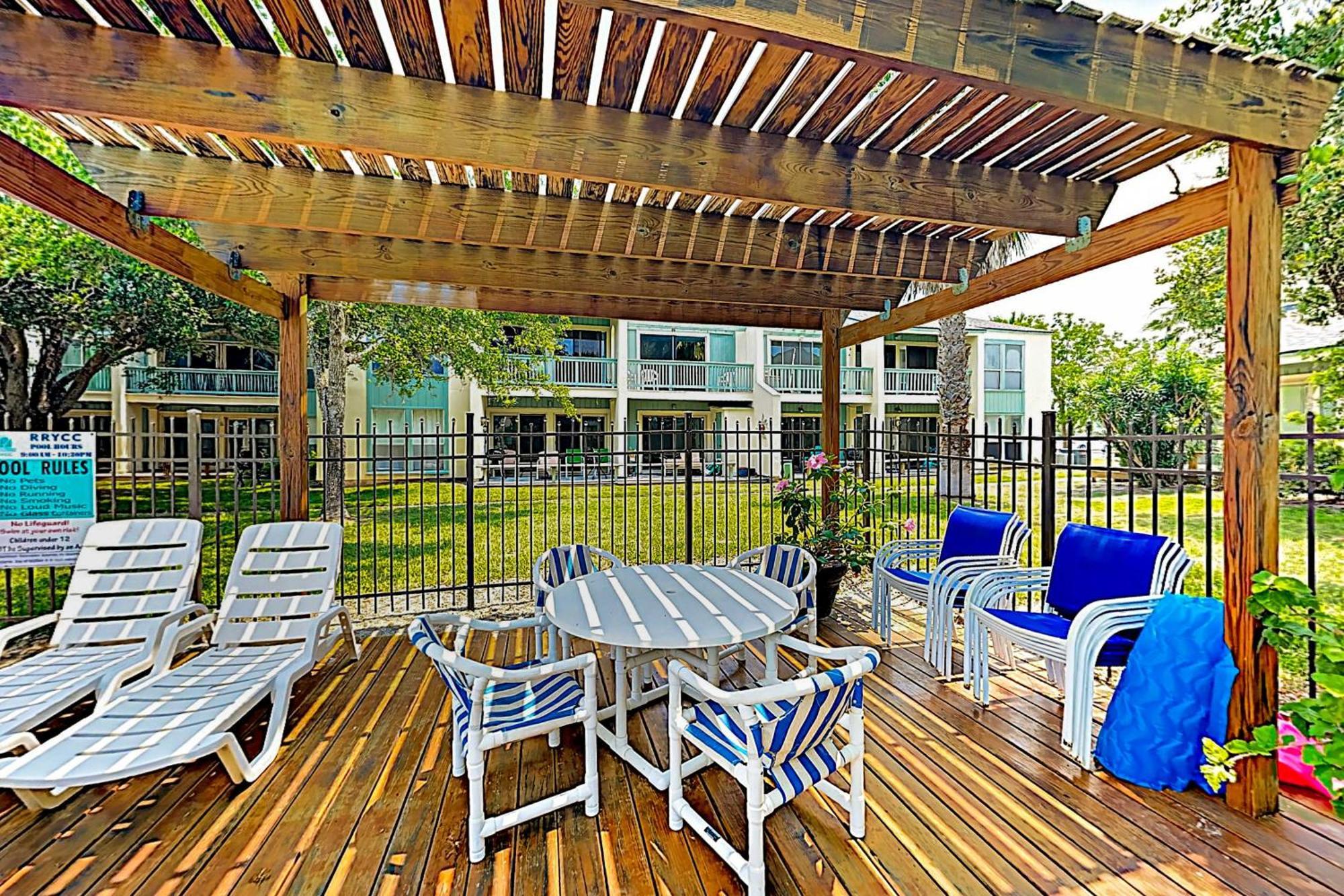 Fulton Beach Condos ロックポート 部屋 写真